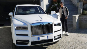 Rolls-Royce Cullinan tiếp tục gây chú ý khi xuất hiện trong bộ sưu tập xe của Cristiano Ronaldo