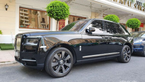 Chiếc Rolls-Royce Cullinan gây chú ý với biển số gắn bản đồ Việt Nam