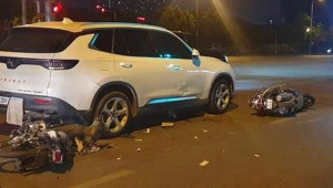 Hà Nội: VinFast Lux SA tông hàng loạt xe đang chờ đèn đỏ, nhiều người bị thương nặng