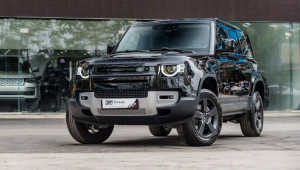 Land Rover Defender 110 nhập tư có giá tới 6,3 tỷ đồng nhưng khách hàng có thể nhận xe trước Tết
