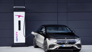 Mercedes-Benz cho rằng xu hướng điện hóa ô tô sẽ 