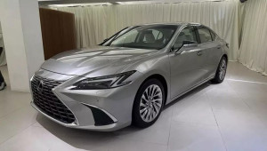 Lexus ES 2025 ra mắt với thiết kế trẻ trung hơn