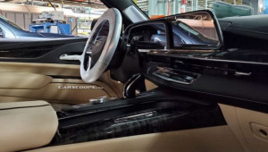 Cadillac Escalade 2021 hé lộ nội thất cực xịn với màn hình OLED cong 38-inch
