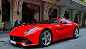 Sài Gòn: Ferrari F12 Berlinetta thu hút sự chú ý với ống xả 