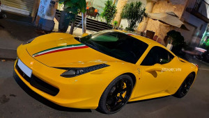 Chạm mặt siêu phẩm Ferrari 458 Italia dạo phố đêm Sài Gòn