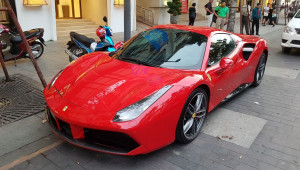 Diện kiến siêu phẩm Ferrari 488 Spider hàng hiếm tại Việt Nam trên phố Sài Thành