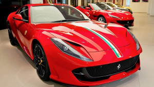 Đại gia Hồng Kông sở hữu Ferrari 812 Superfast 