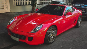 “Chạm mặt” Ferrari 599 GTB Fiorano đầu tiên về Việt Nam trên đường phố Sài Gòn