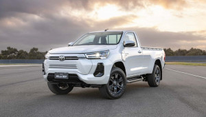 Toyota HiLux chạy điện sẽ được sản xuất thương mại