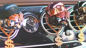 HipHop Dog: Phụ kiện trang trí “kiêm” luôn nước hoa nội thất được mạ vàng 18K, giá chỉ 896.000 VNĐ