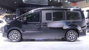 Cận cảnh Hyundai Staria Lounge Limousine giá gần 700 triệu VNĐ: Bên ngoài bình thường, bên trong siêu tiện nghi