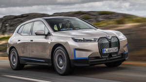 BMW iX trổ tài tự lái: Từ tự đỗ, tự sạc tới tự rửa xe, 