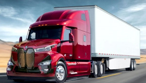 Bất ngờ khi thấy SUV thuần điện BMW iX hóa thân thành xe tải hạng nặng