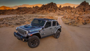 Jeep Wrangler có khả năng off-road tốt nhất là bản plug-in hybrid, giá từ 1,1 tỷ VNĐ