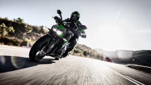 Kawasaki Z1000R 2020 chính thức trình làng, thêm trang bị đi kèm giá bán giá bán 320 triệu VNĐ