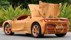 Nghệ nhân Việt lại khiến thế giới trầm trồ với tác phẩm Ferrari SF90 Spider bằng gỗ