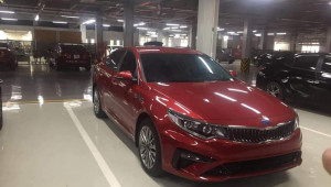 Kia Optima nâng cấp mới đã về tới đại lý, xe không có nhiều thay đổi
