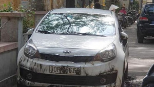 Hà Nội: Đỗ xe thiếu ý thức, Kia Rio bị đốt không thương tiếc
