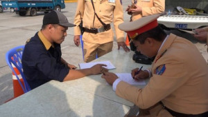 Bị phát hiện dương tính với ma túy, lái xe khai do uống 'rượu 138'