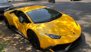 Bắt gặp Lamborghini Huracan khoe dáng dưới nắng hè Sài Gòn