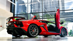 Hàng hiếm Lamborghini Aventador SVJ màu đỏ Rosso Mars về tay đại gia Thái với giá gần 40 tỷ VNĐ