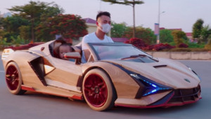 Chế Lamborghini gỗ tặng con, chài trai Việt bất ngờ lên báo quốc tế