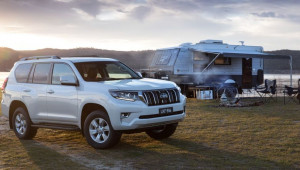 Toyota Land Cruiser Prado 2021 ra mắt: Nâng cấp nhẹ về trang bị, giá từ 1,02 tỷ VNĐ