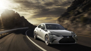 Lexus ES 2022 chính thức được giới thiệu tại Việt Nam với giá từ 2,5 tỷ VNĐ