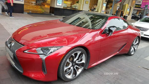 Sài Gòn: Bắt gặp Lexus LC 500 2018 màu đỏ độc nhất Việt Nam rực rỡ trên phố
