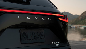 Lexus sẽ thay thế logo bằng các chữ cái ở phía sau đuôi xe