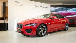 Chiêm ngưỡng Jaguar XE và Land Rover Discovery Sport vừa ra mắt tại Việt Nam