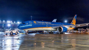 Vì sao máy bay Vietnam Airlines chờ khách nối chuyến hơn 30 phút?
