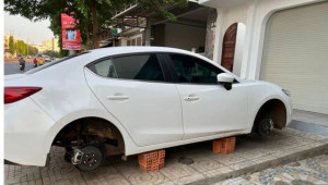 Đắk Lắk: Mazda3 đỗ trước cửa nhà, sau một đêm mất cả “dàn chân”