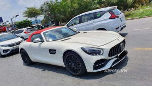 Sài Gòn: Mercedes-AMG GT Roadster dạo phố cuối tuần cùng chủ nhân