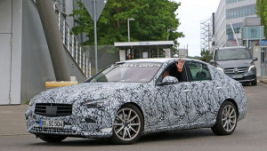 Mercedes-Benz C-Class 2021 sẽ sở hữu màn hình trung tâm kiểu máy tính bảng cỡ lớn