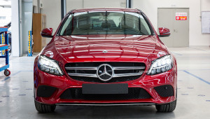 Cận cảnh Mercedes-Benz C180 - Mẫu xe rẻ nhất của hãng xe Đức