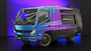 Mitsubishi Fuso ra mắt xe chở rác tự hành