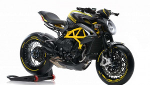 MV Agusta Dragster 800 RR Pirelli sẽ trình làng trong tháng 3 này cùng mức giá hơn 500 triệu VNĐ