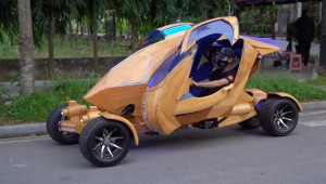 Nghệ nhân Việt Nam chế tạo xe gỗ phong cách “người ngoài hành tinh”