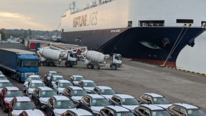 Hàng nghìn ô tô hạng sang vận chuyển tới Nga “mắc kẹt” tại cảng Zeebrugge