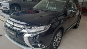 Mitsubishi Outlander 2.4 tại Việt Nam còn ít xe, giảm giá mạnh