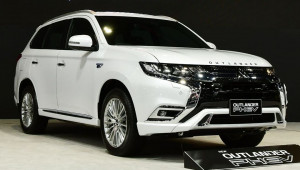 Mitsubishi Outlander PHEV: Mẫu SUV mạnh gần 300 mã lực ra mắt tại Thái Lan