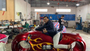 Muốn bơm Tron Light Cycle cực độc, đại gia Sài Gòn Phúc XO phải đi tận 20km