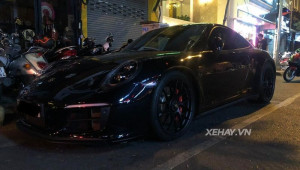 Sài Gòn: Porsche 911 Carrera GTS đen huyền bí bất ngờ xuất hiện trên phố