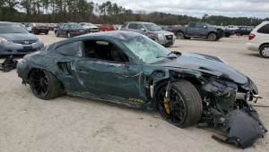 Porsche 911 GT2 RS vỡ “tan nát” vẫn được rao bán hơn 3 tỷ VNĐ