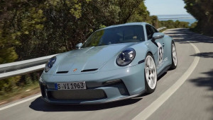 Ngăn chặn dân đầu cơ mua xe kiếm lời, Porsche ra chính sách thuê xe trong năm đầu