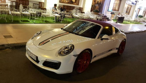 Sài Gòn: Tóm gọn hàng hiếm Porsche 911 Targa 4S trên phố