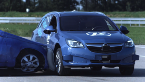 Túi khí an toàn bên hông từ ZF có thể bảo vệ ô tô khi tai nạn