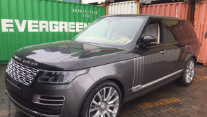 Range Rover SVAutobiography LWB 2019 ngoại thất 2 màu cực độc về Việt Nam