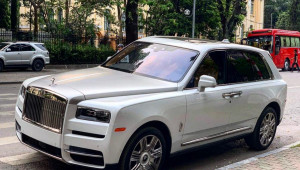 Rolls-Royce Cullinan đầu tiên cập bến Việt Nam được bán với mức giá 